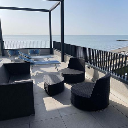 קאורלה Nuovo Residence Serenissima Frontemare - Agenzia Cocal מראה חיצוני תמונה