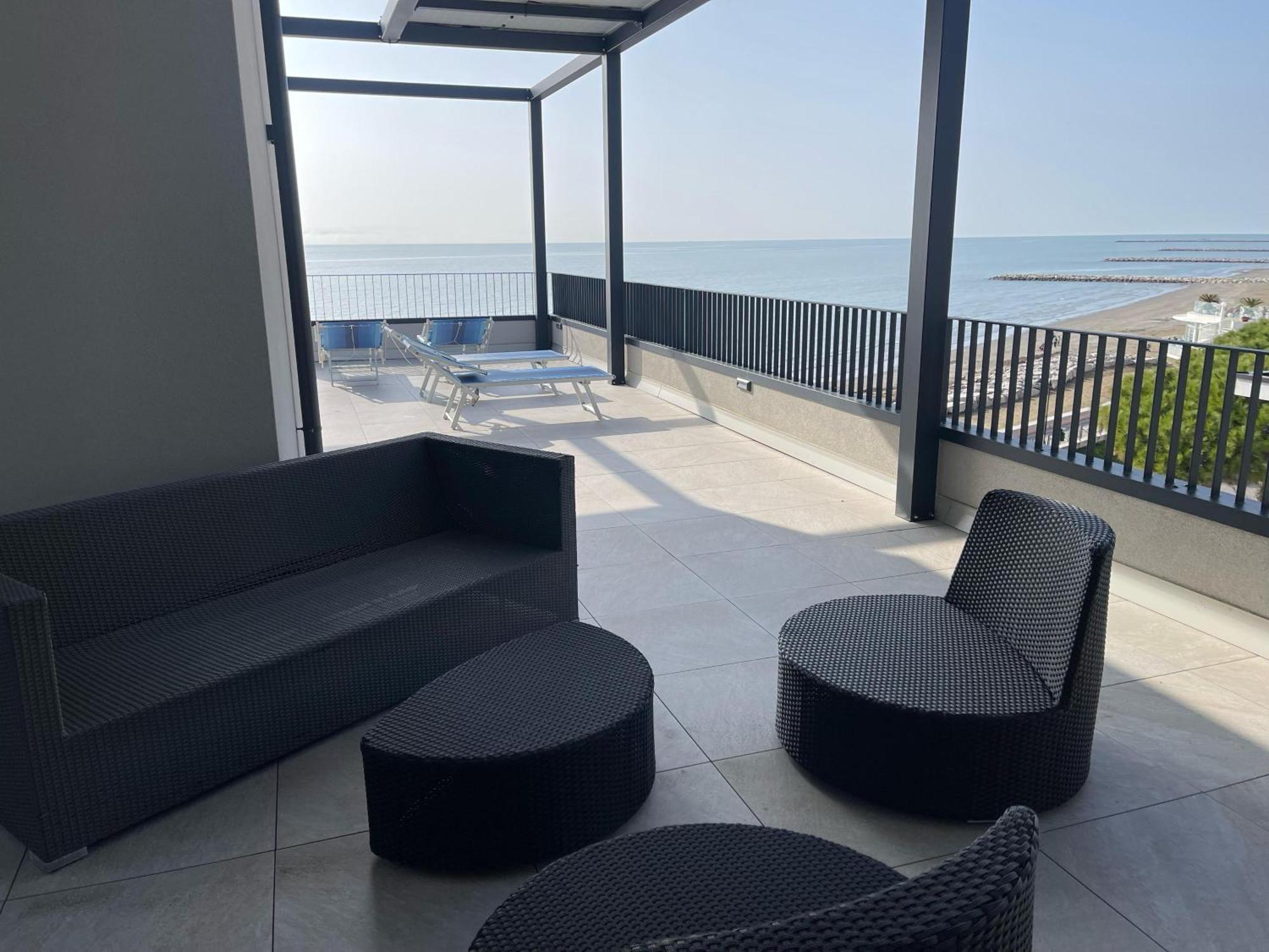 קאורלה Nuovo Residence Serenissima Frontemare - Agenzia Cocal מראה חיצוני תמונה