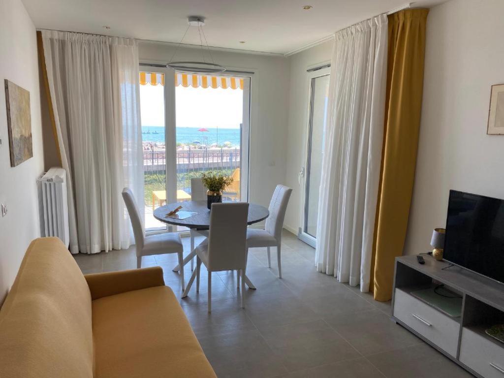קאורלה Nuovo Residence Serenissima Frontemare - Agenzia Cocal מראה חיצוני תמונה